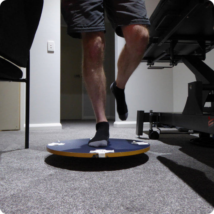 Proprioceptive ankle rehabilitation board start postition one leg supported
